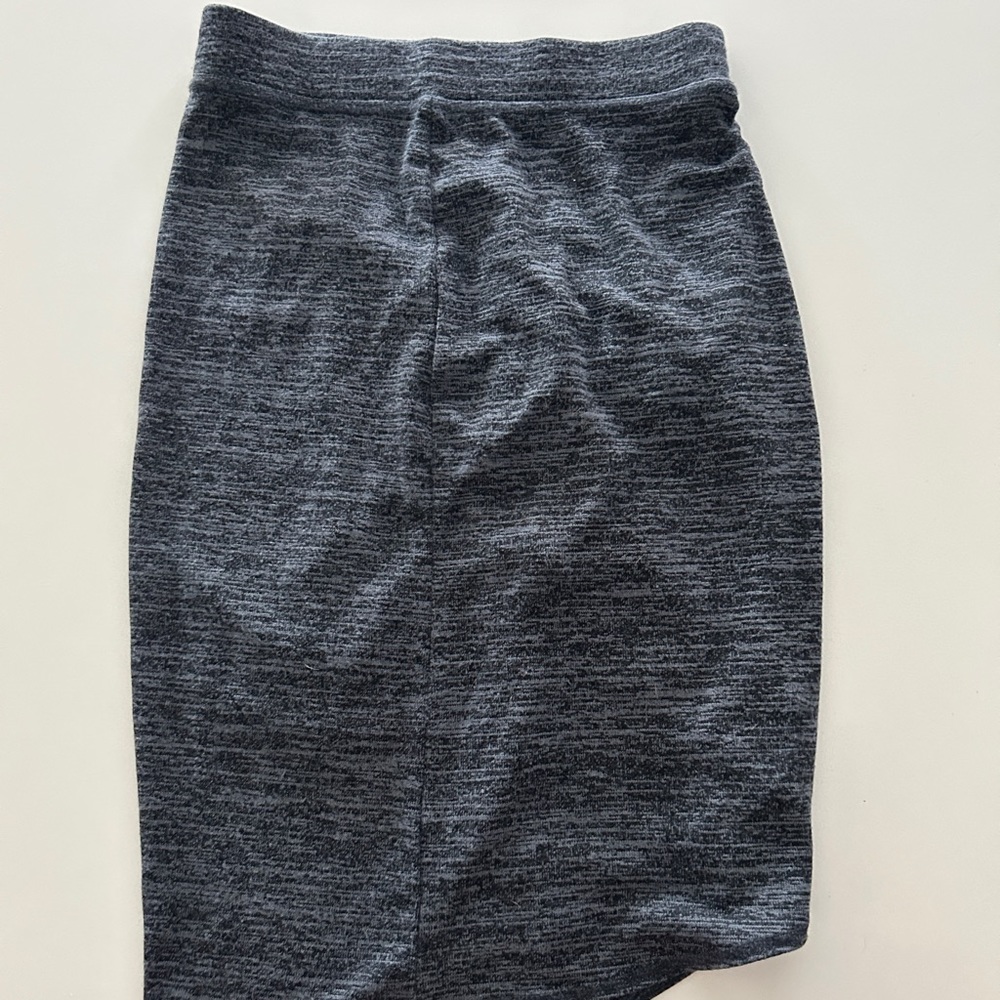 Aritzia Wilfred Free knee length knit skirt XS